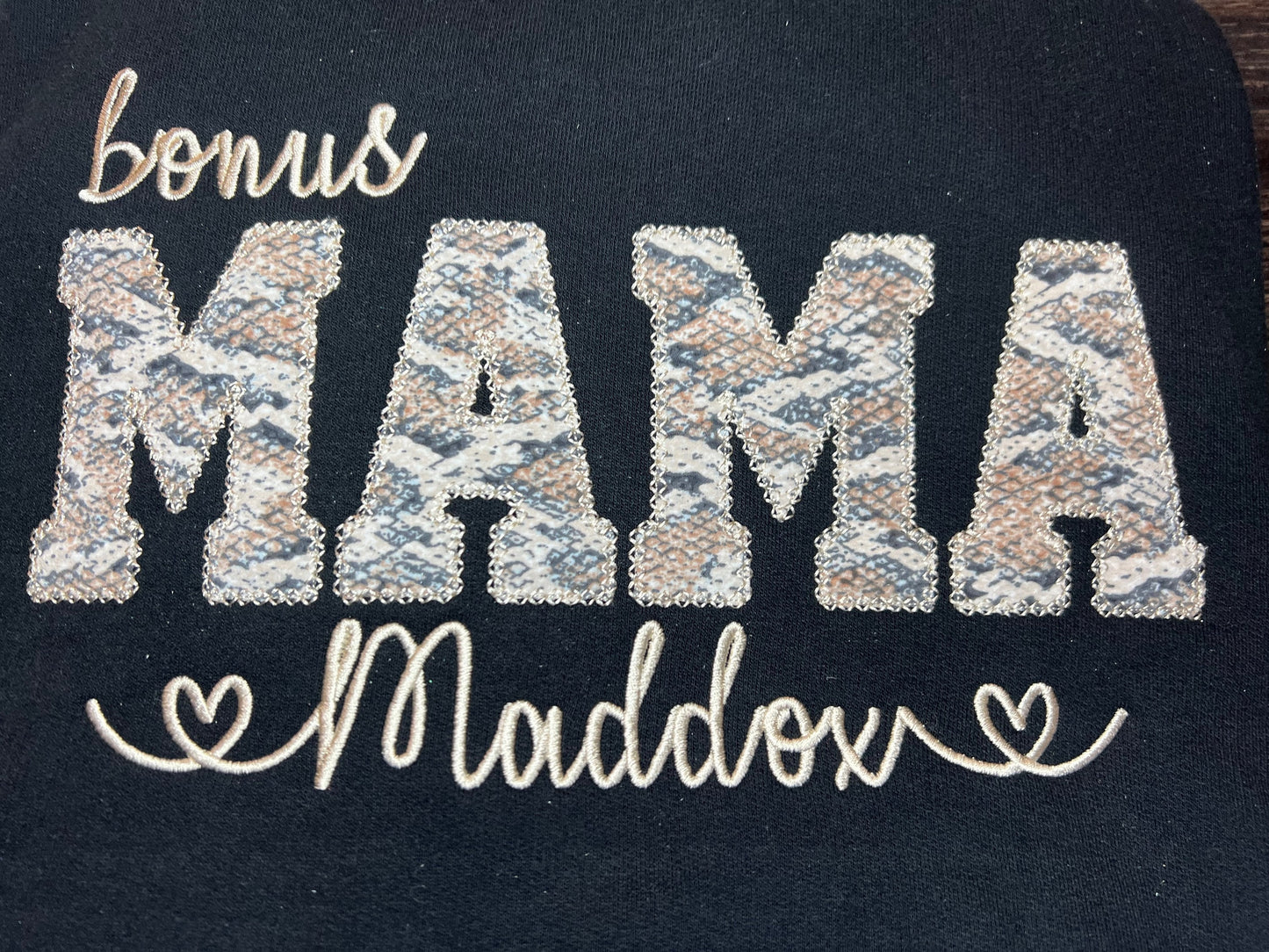 Bonus MAMA embroidered appliqué shirt