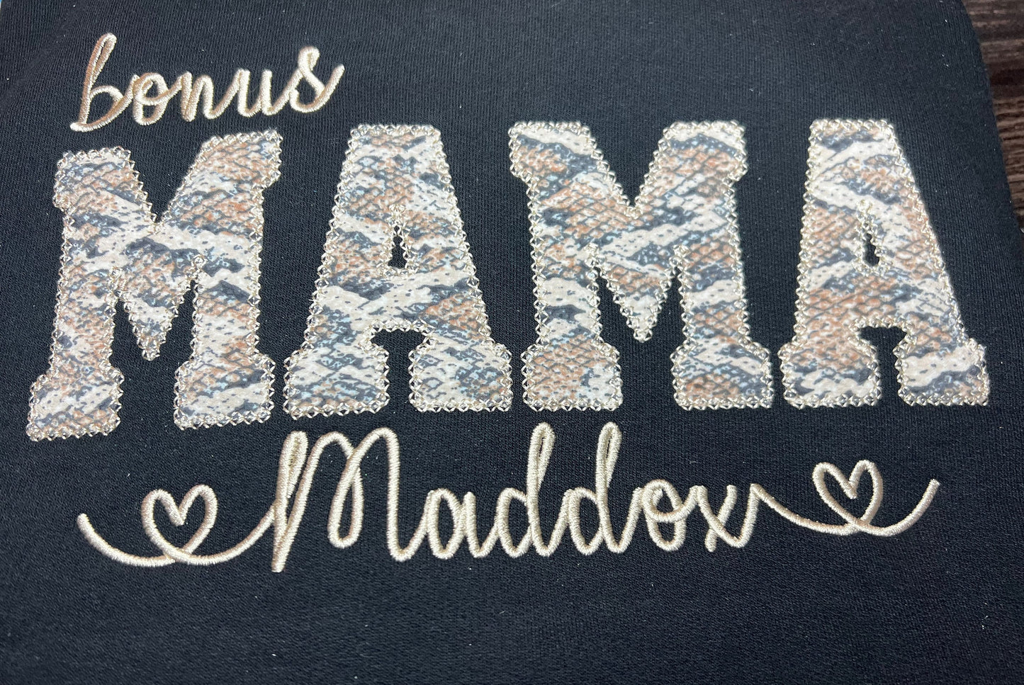 Bonus MAMA embroidered appliqué shirt